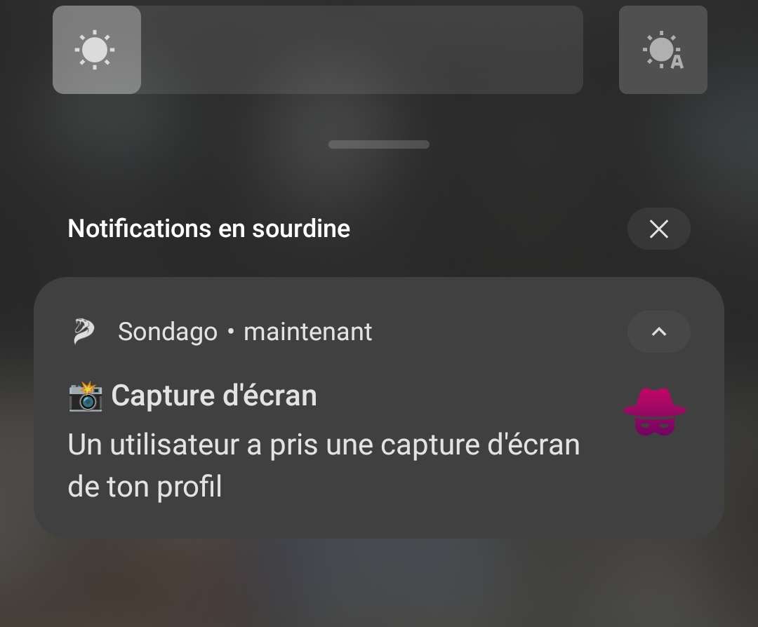 T'as kiff&eacute; mes chaussures hello kitty c'est &ccedil;a ? Mais viens priv&eacute; que je t'envoie l'adresse d'achat mon mignon