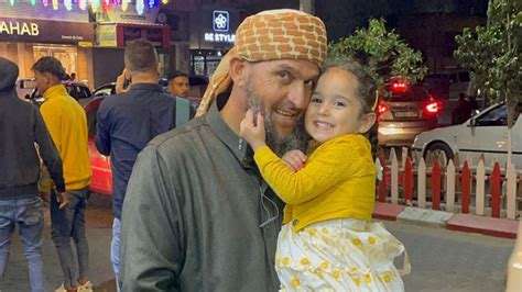 Je pleure comme si c'&eacute;tait quelq'un de ma famille, cet homme &eacute;tait incroyable et sa patience l'&eacute;tait encore plus. Un tr&egrave;s grand hommage, qu'Allah t'accorde le plus haut degr&eacute; du Paradis avec ta bien-aim&eacute;e Reem l'&acirc;me de ton &acirc;me