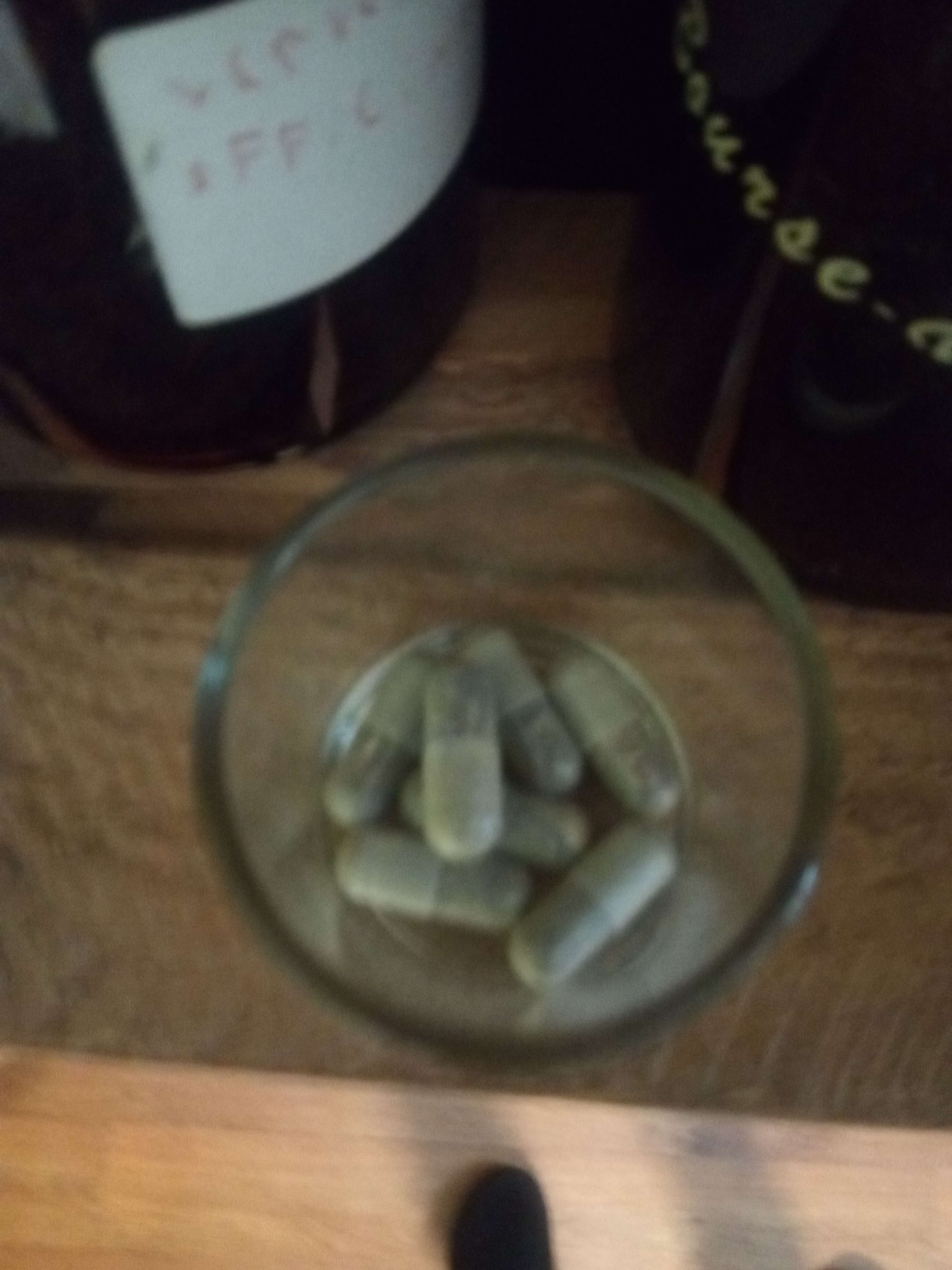 Voil&agrave; j'ai fait mes g&eacute;lules a la main pour tout et aussi pour les allergies que j'ai en trop ses facile a faire dans ses g&eacute;lules il du bouillon blanc du bleuet du Plantin pour plein allergies et compris a histamine