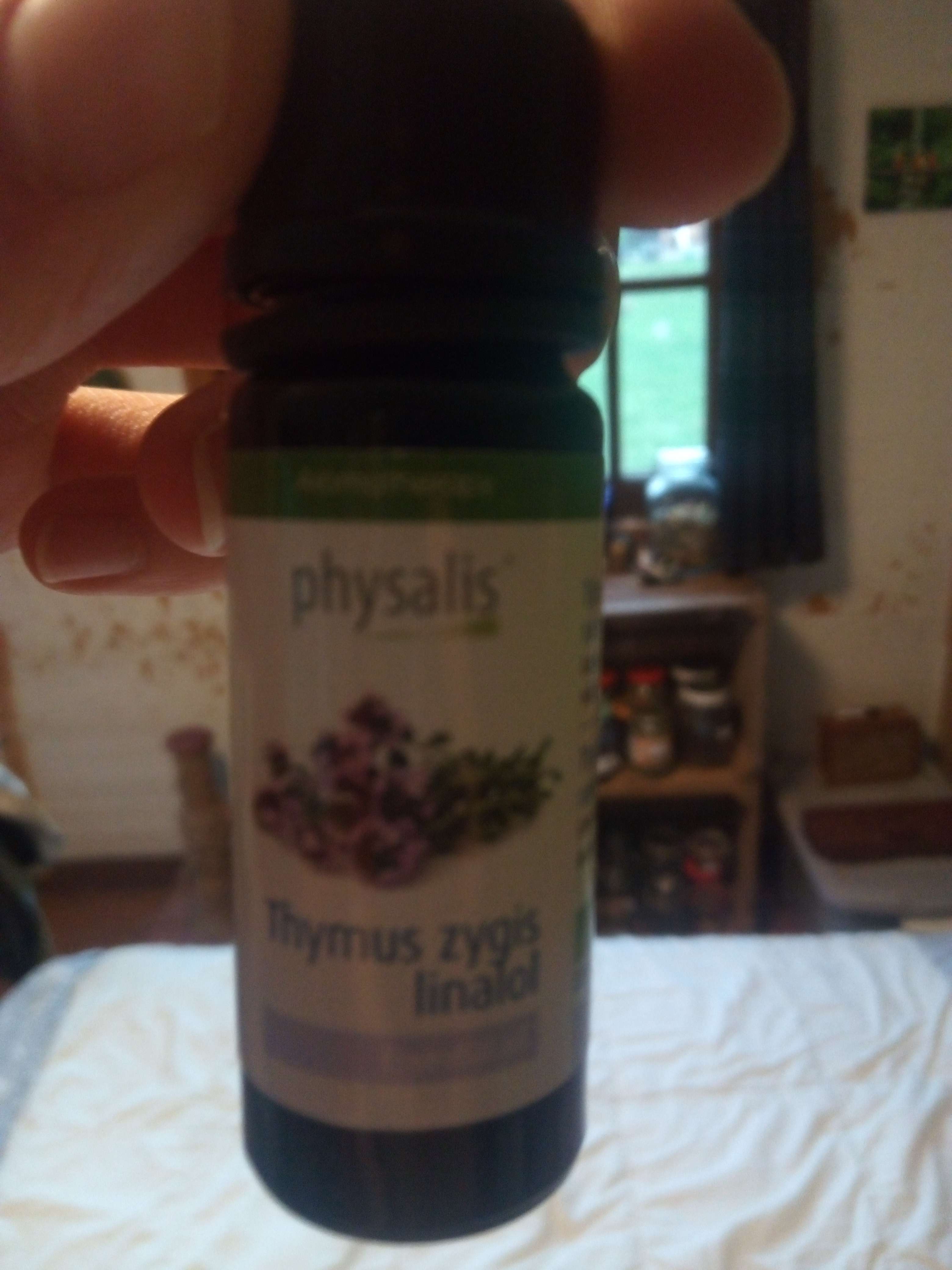 Huile essentielle de thym a linalol une petit plantes m&eacute;dicinales qui pousse en jardin et au sud de la France utiliser en cuisine et en m&eacute;decine comme stimulent du syst&egrave;me immunitaire aussi expectorant tonique &eacute;molliente adoucissant anti diab&egrave;te  #nature mais aussi en cuisine