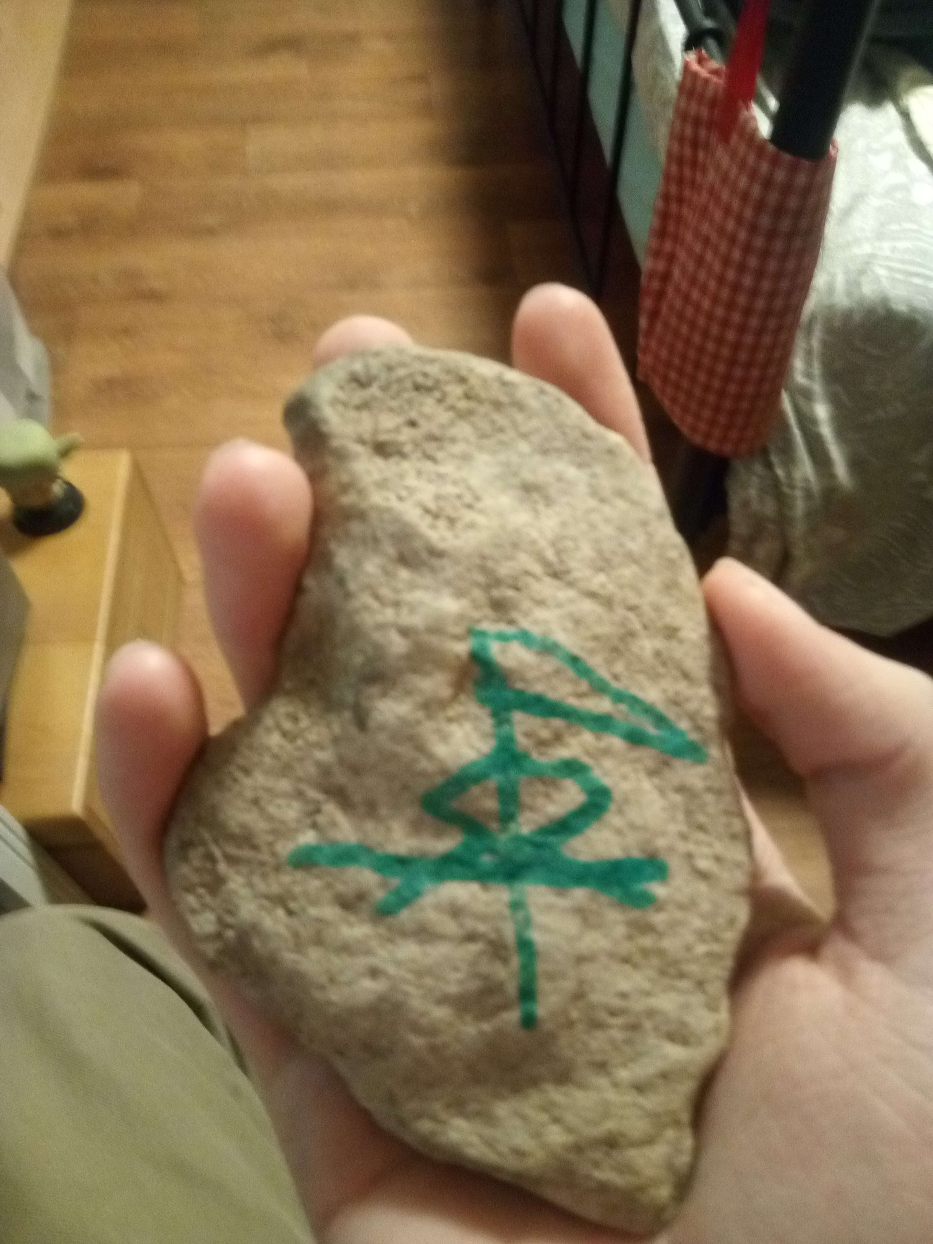 La rune de Loki dieux de la russe et aussi Ragnarok ses le fils un g&eacute;ant et le plus jeune des dieux connus comme magicien car il fait de la magie apprise par sa m&egrave;re une g&eacute;ant qui as &eacute;t&eacute; tu&eacute; par Odin et Thor mais Loki il es gentil ses a cause de Odin si les gens a peur de lui et lui d&eacute;teste les dieux de pluie se jour et &eacute;t&eacute; marie mais elle avec une sorci&egrave;re aussi apr&egrave;s tout les d&eacute;esses aime bien Loki mais elle save que il tromp&eacute; les gens avec ses ruse et ses mensonges m&ecirc;me thor et son p&egrave;re Odin