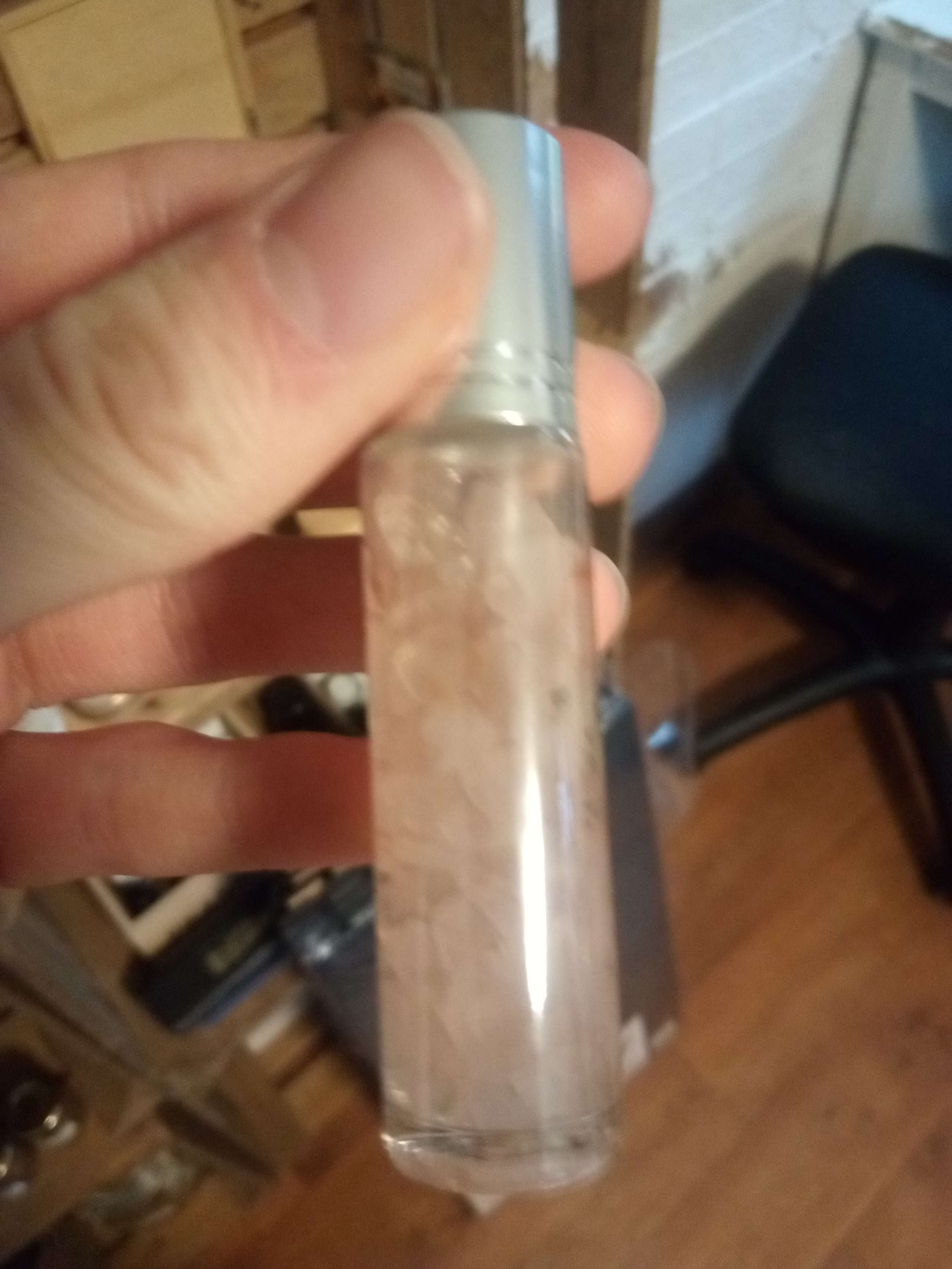 #relaxation #nature un applicateur a bille il as du quartz rose et dans certains marque ses m&ecirc;me la bille et on met de eau pour avoir des effets doux et l&eacute;ger on met des huiles essentielles aussi avec le Quartz Rose ses ylang ylang rose encens lavande sur le bien-&ecirc;tre et amour m&ecirc;me la rose de Damas o&ugrave; bois de rose