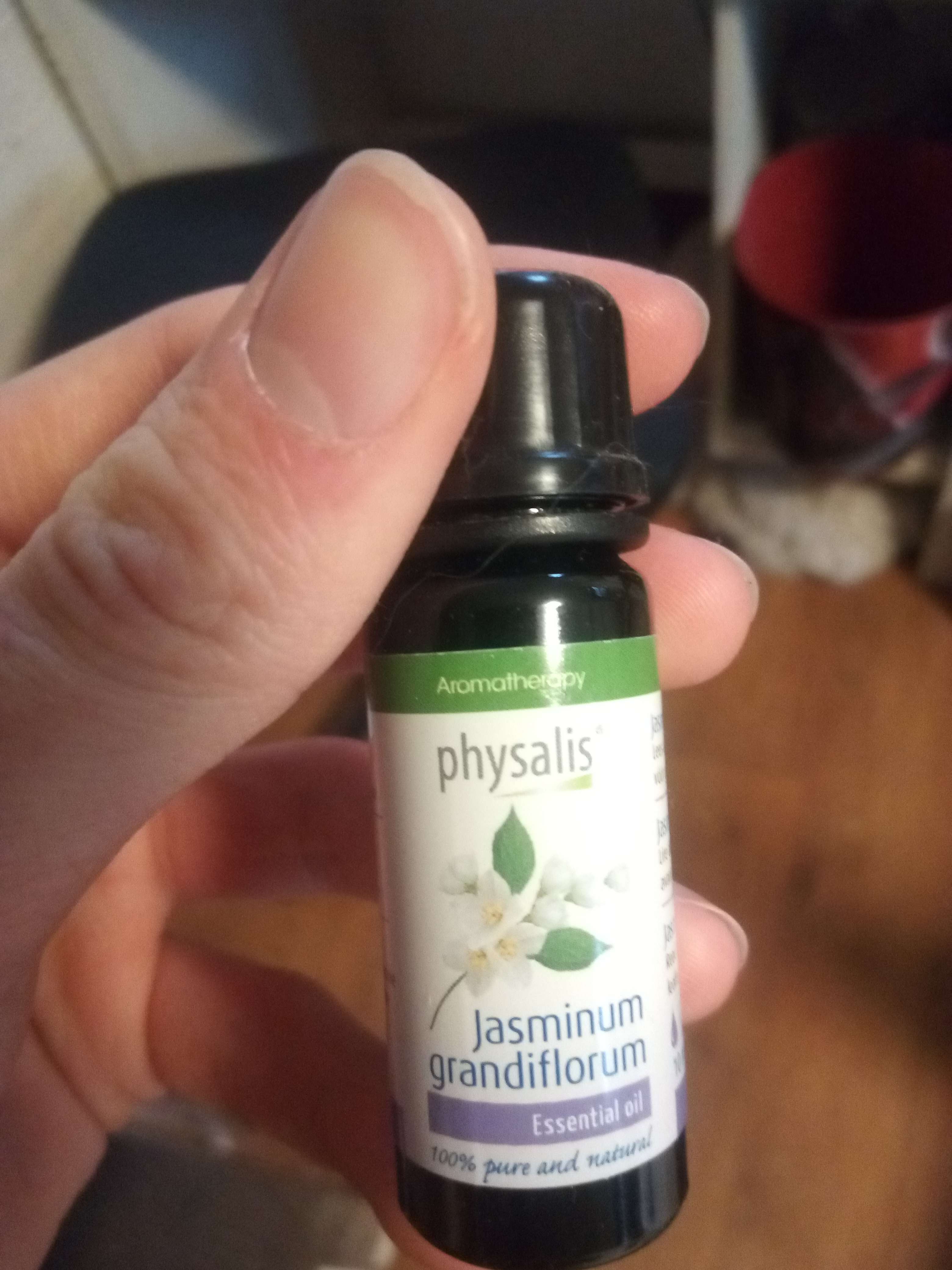 De huile essentielle de jasmin une huile essentielle rare et pr&eacute;cieux a origine des pays chauds et humides on utilise en m&eacute;decine de pluie des ann&eacute;es huile essentielle elle comme la fleur calment s&eacute;datif relaxant anti d&eacute;prime anti pasmodique comme la fleur sans faire huile essentielle a un bon go&ucirc;t et une odeur sucr&eacute;e de la plante