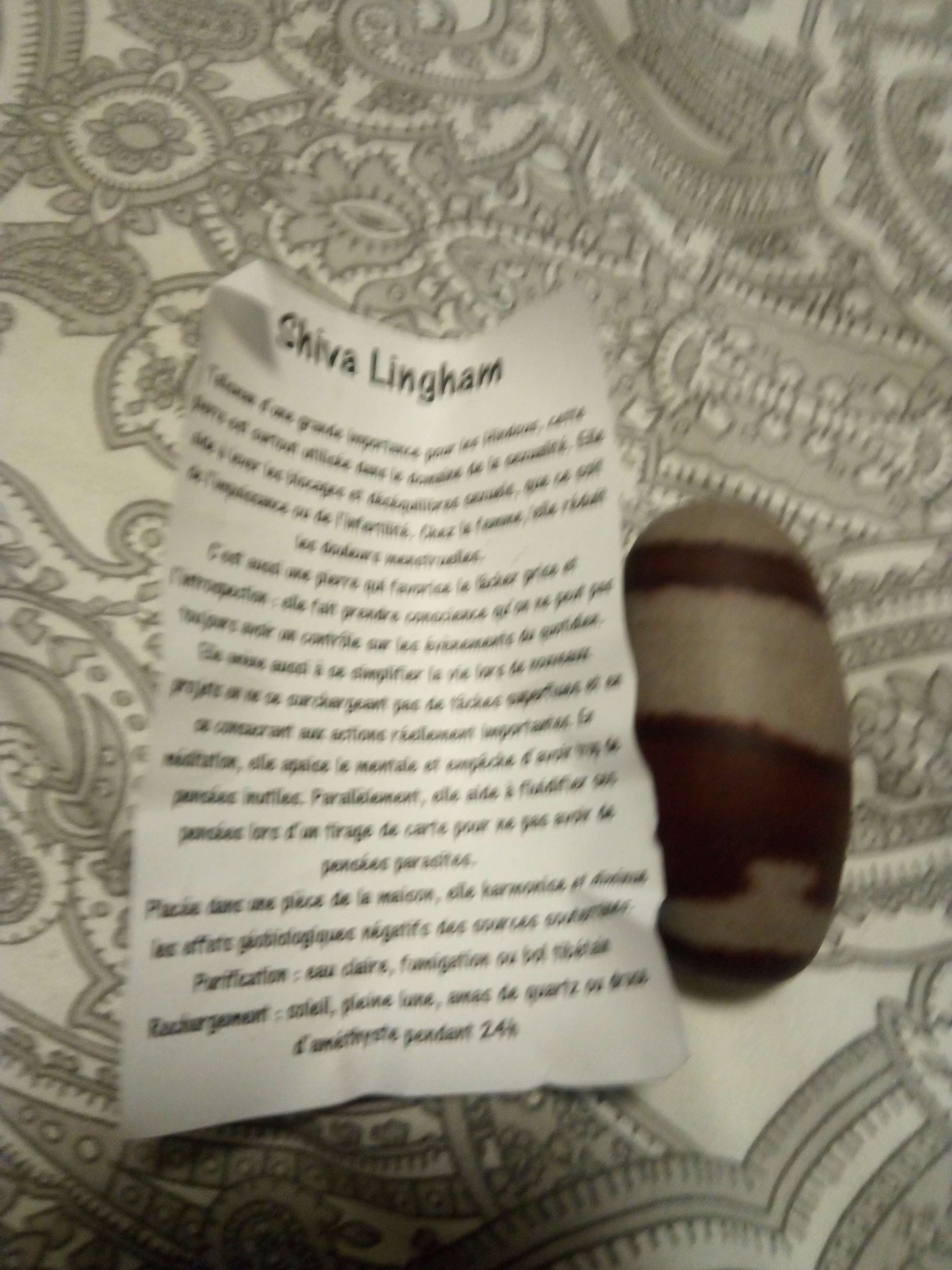 Cette pierre que j'ai mis a c&ocirc;t&eacute; du la note elle es une grande importance chez les maya on utilise en potentif et aussi en m&eacute;decine elle est calmant s&eacute;datif relaxant aussi aprodisique qui touche tout qui es amour