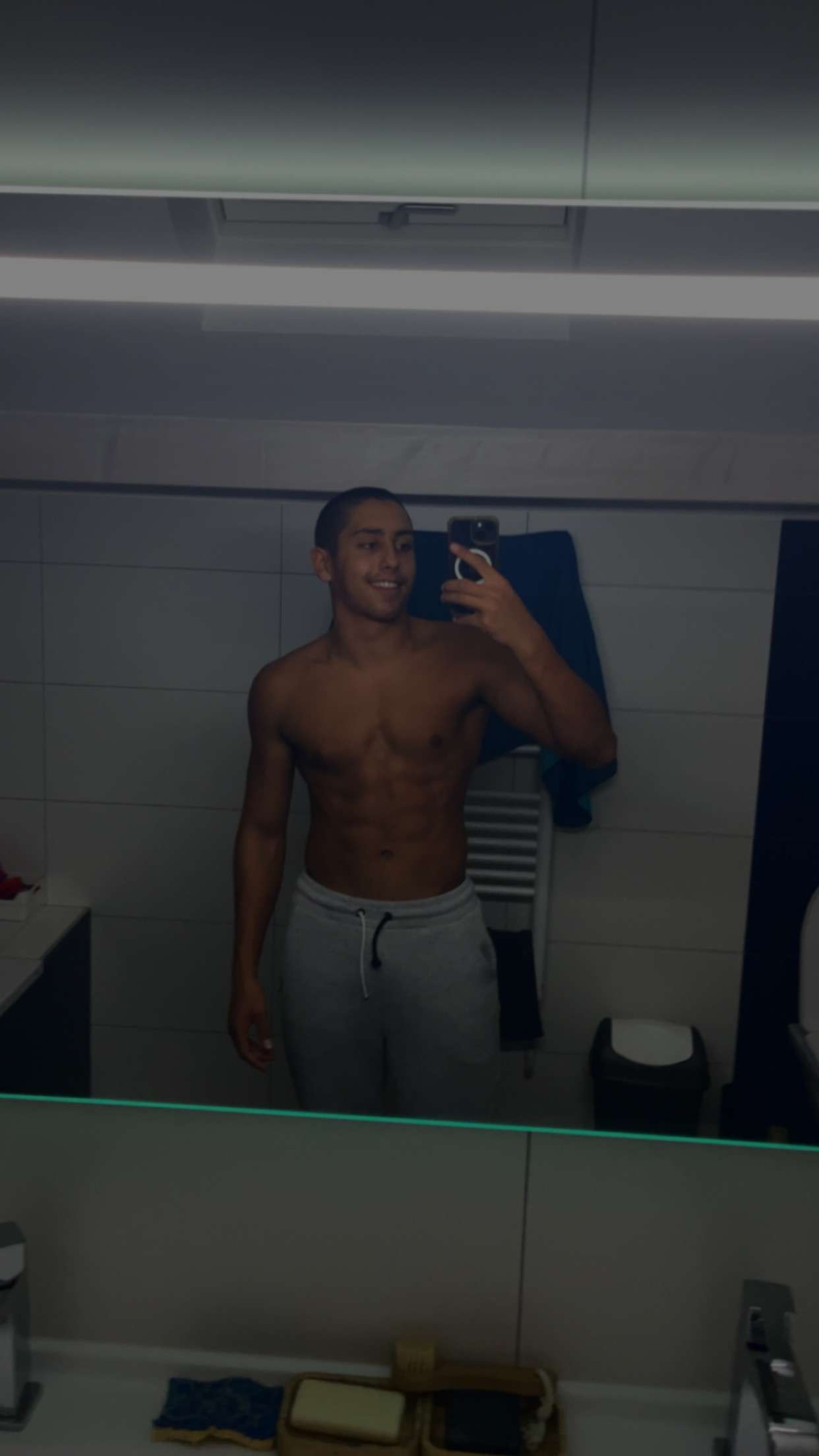 Franchement je dirais pas narcissique mais pas loin #muscl&eacute; #humour
