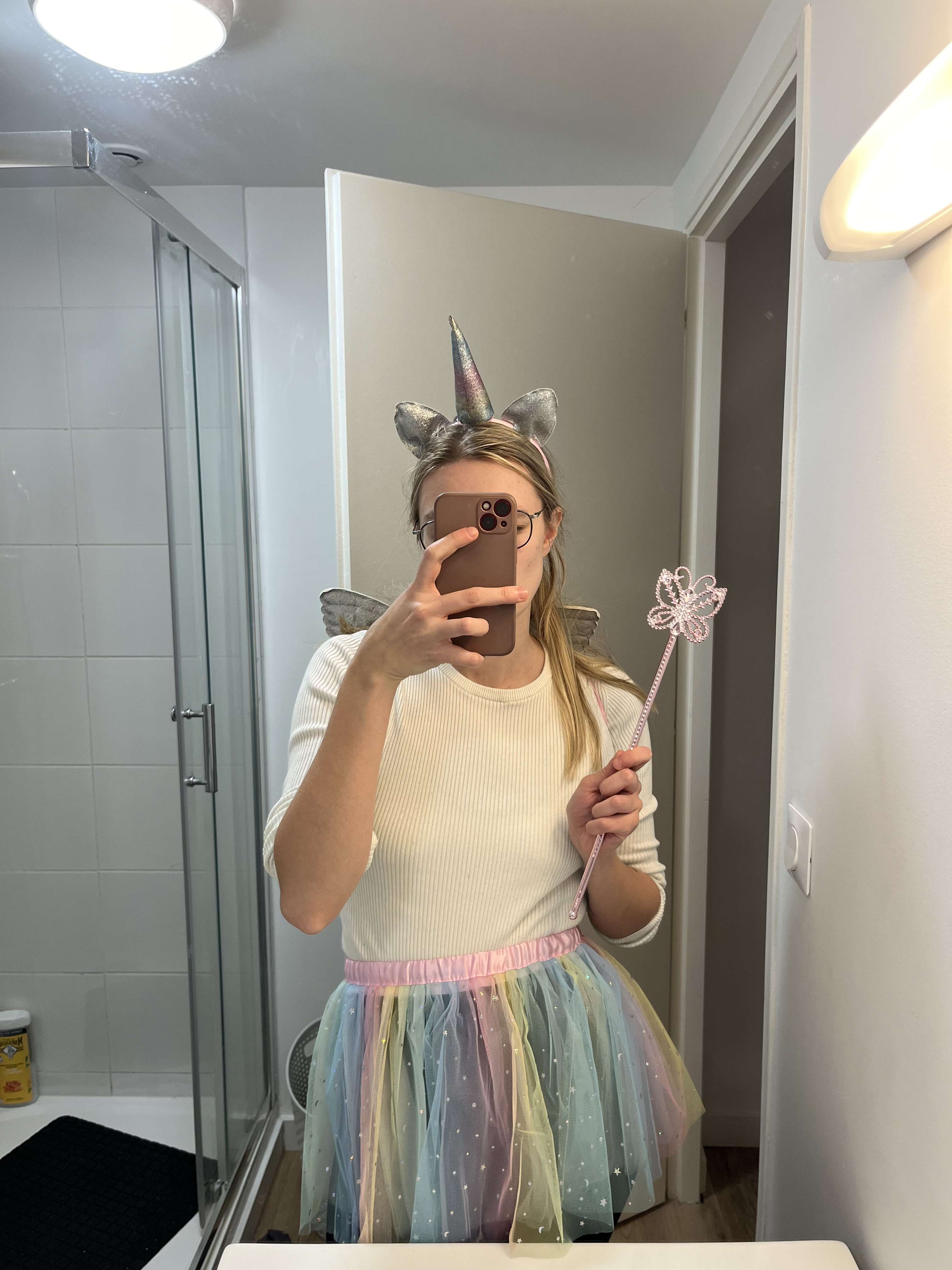 Pas de moquerie,svp demain je m&rsquo;habille comme &ccedil;a pour la cr&egrave;che car mdr, si je part sur un truc halloween j&rsquo;vais traumatis&eacute; les petits 🥲😂