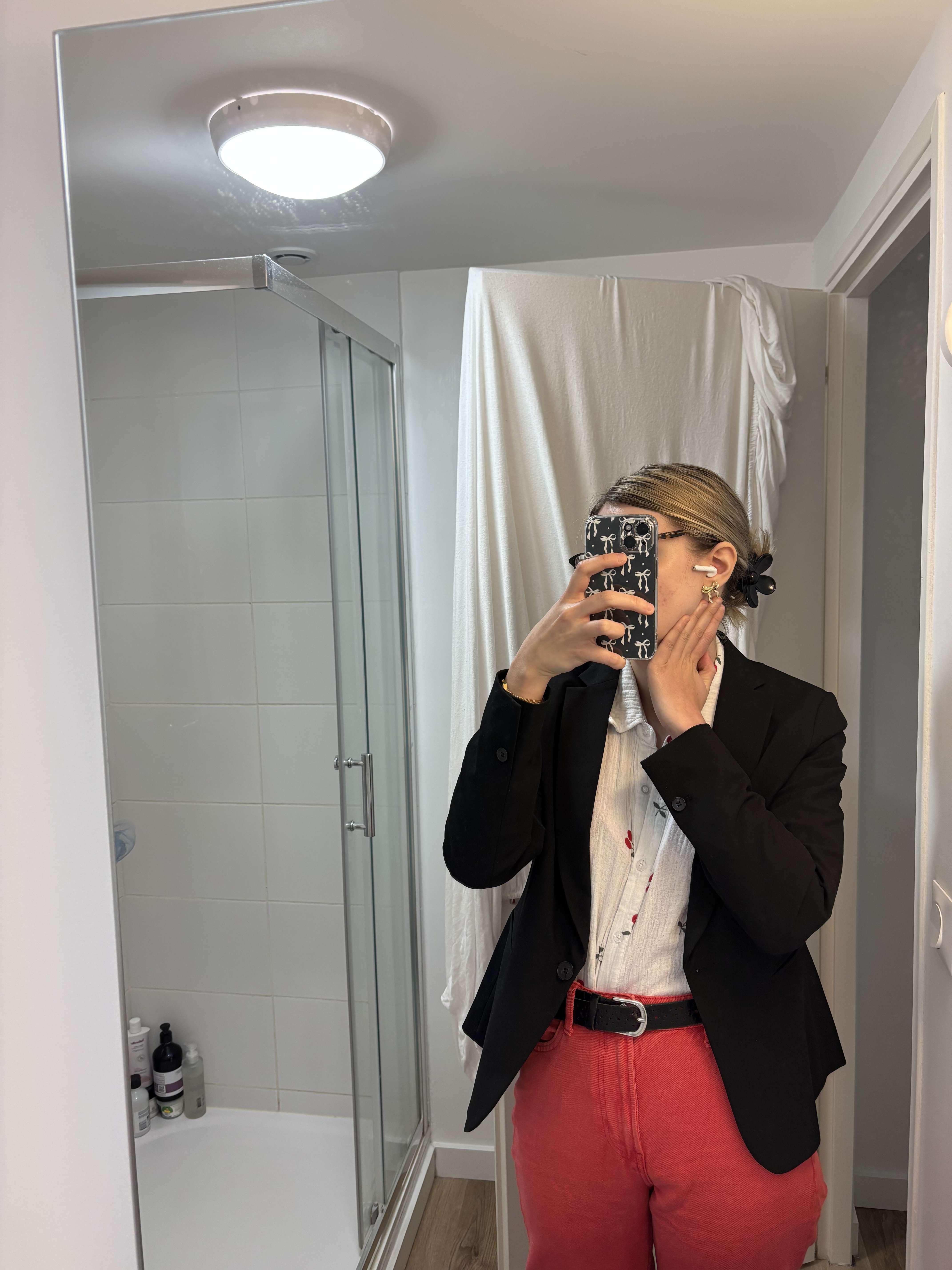 Tenue du jour ! 🍒

Et la v&ocirc;tre c&rsquo;est quoi ? 😀