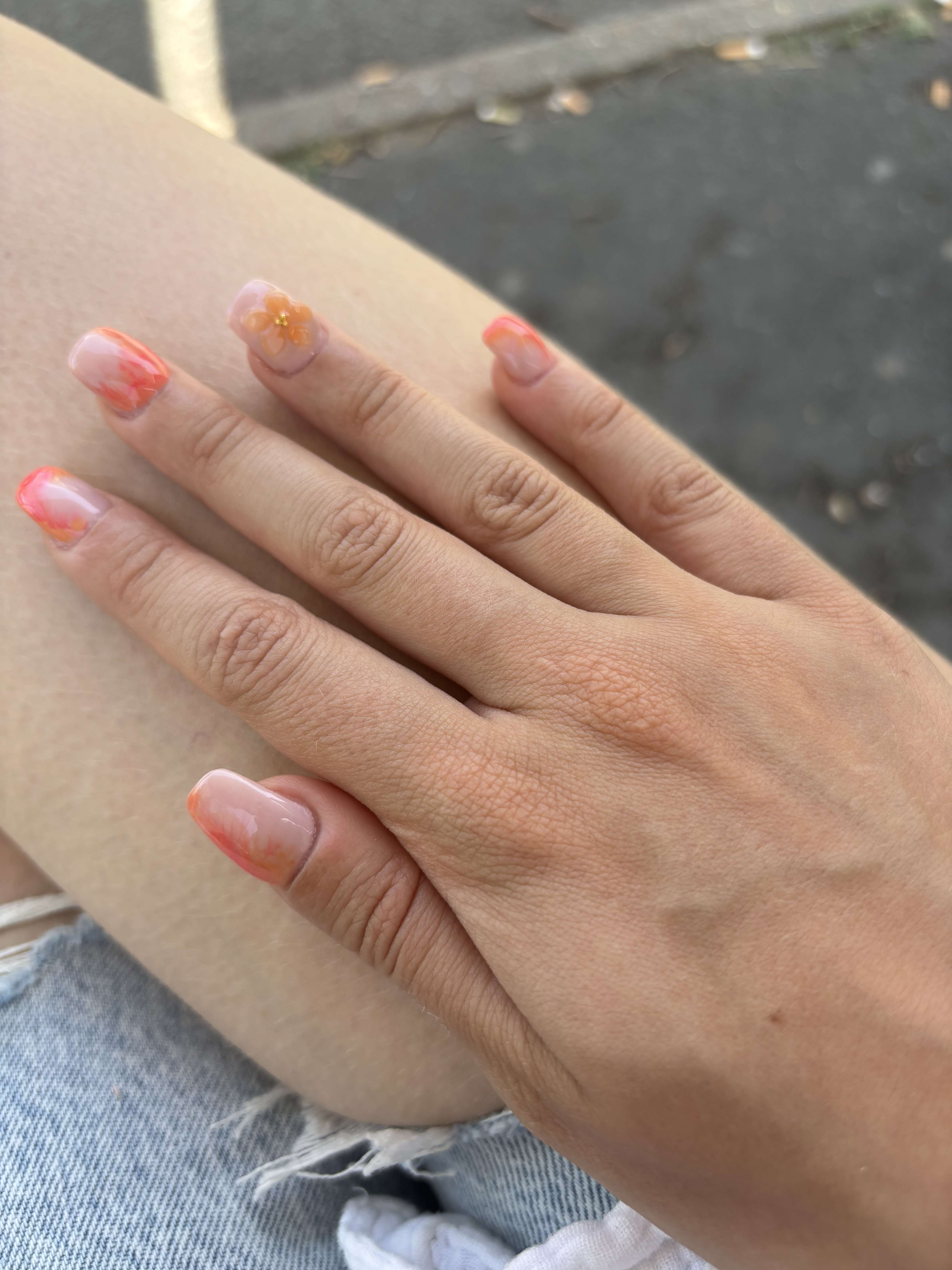 Les filles ou les gars si vous avez fais vos ongles c&rsquo;est quoi ? J&rsquo;suis curieuse 👀