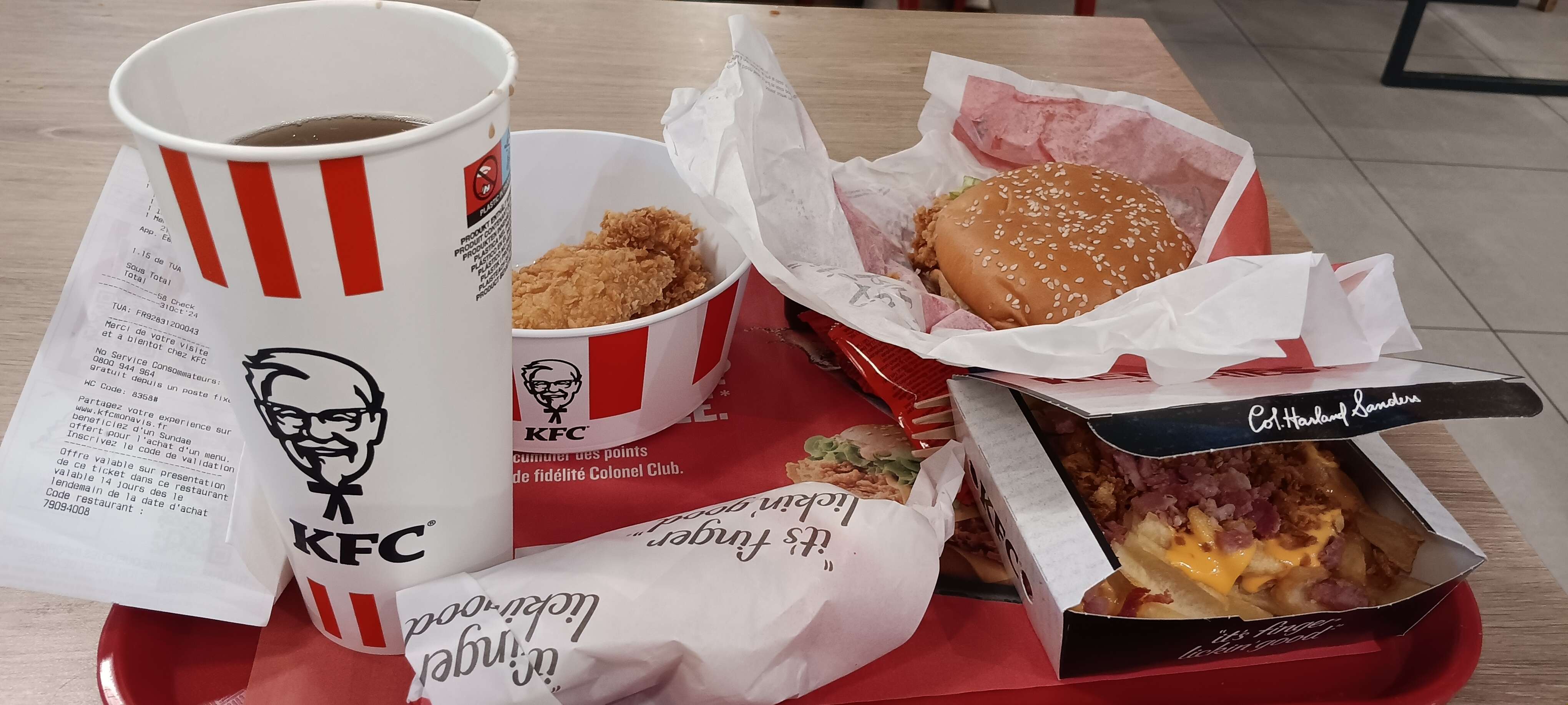 Miam je savoure mon KFC l&agrave;
