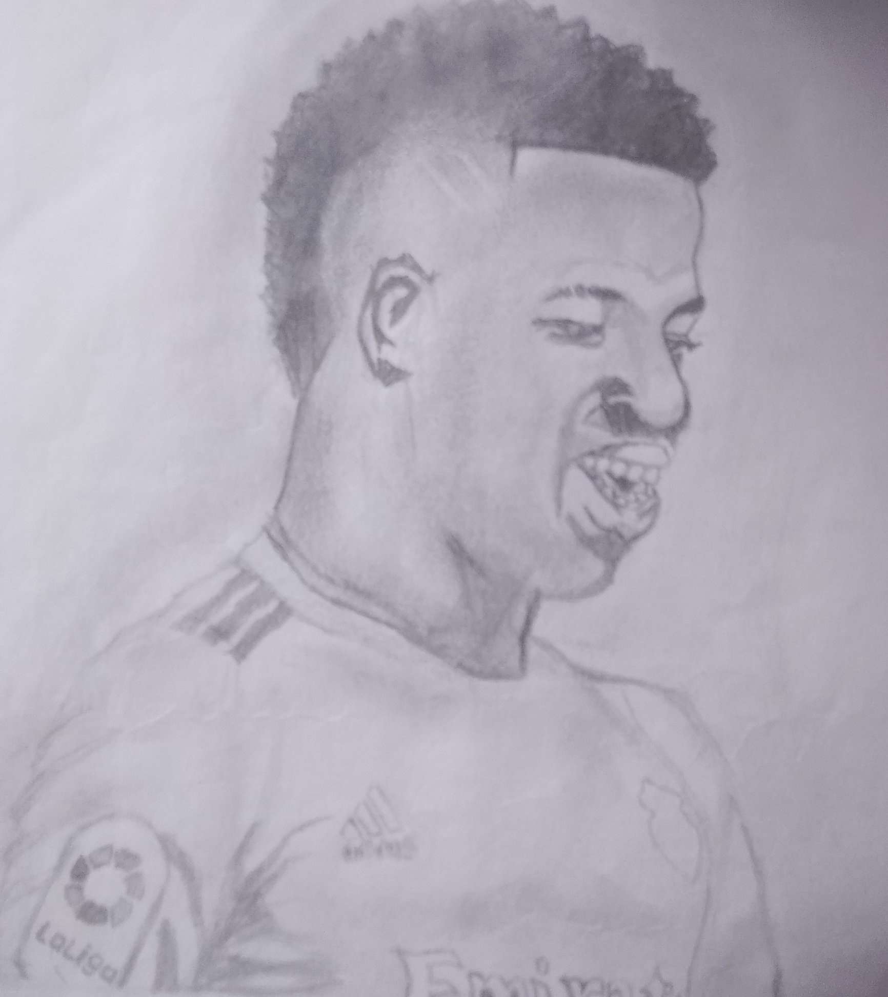 I just finished drawing Vinicuis Junior I know its not completely correct please rate me on 20😅🙈