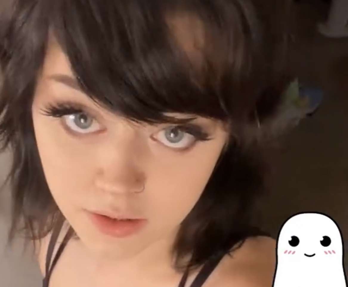 Si vous la recroissez dans une pub vous pouvez lui dire de me laisser tranquille elle commence &agrave; me faire peur