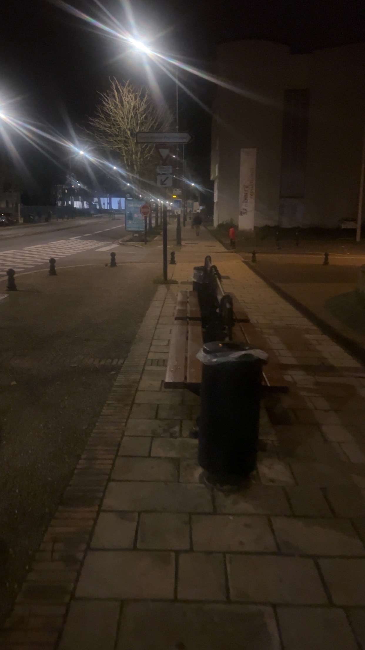 Actuellement mon seul regret c&rsquo;est de ne pas &ecirc;tre un gar&ccedil;on, juste pour maintenant, j&rsquo;aurais pu faire pipi debout dans un coin l&agrave;-bas