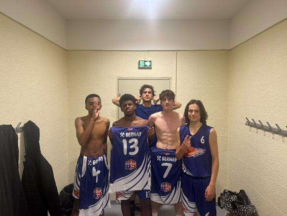 Es se que &ccedil;a se voit je vais un peux as la salle (ps:num&eacute;ro7)