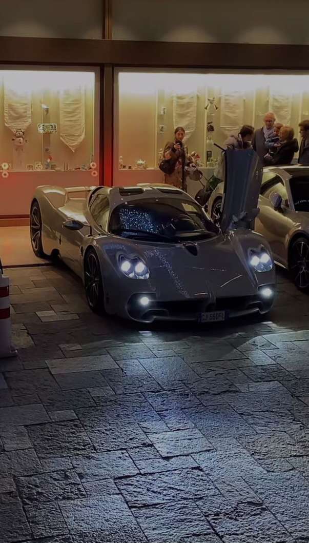 Petite Pagani Utopia hier soir &agrave; Monaco 🤩

#voiture #automobile #pagani