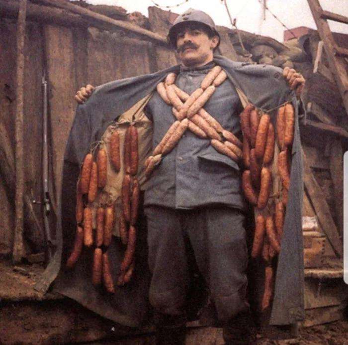 Moi, quand je vais retourner &agrave; l'internat avec plus de 200&euro; de charcuterie pour les vendre. (ᗜv ᗜ)