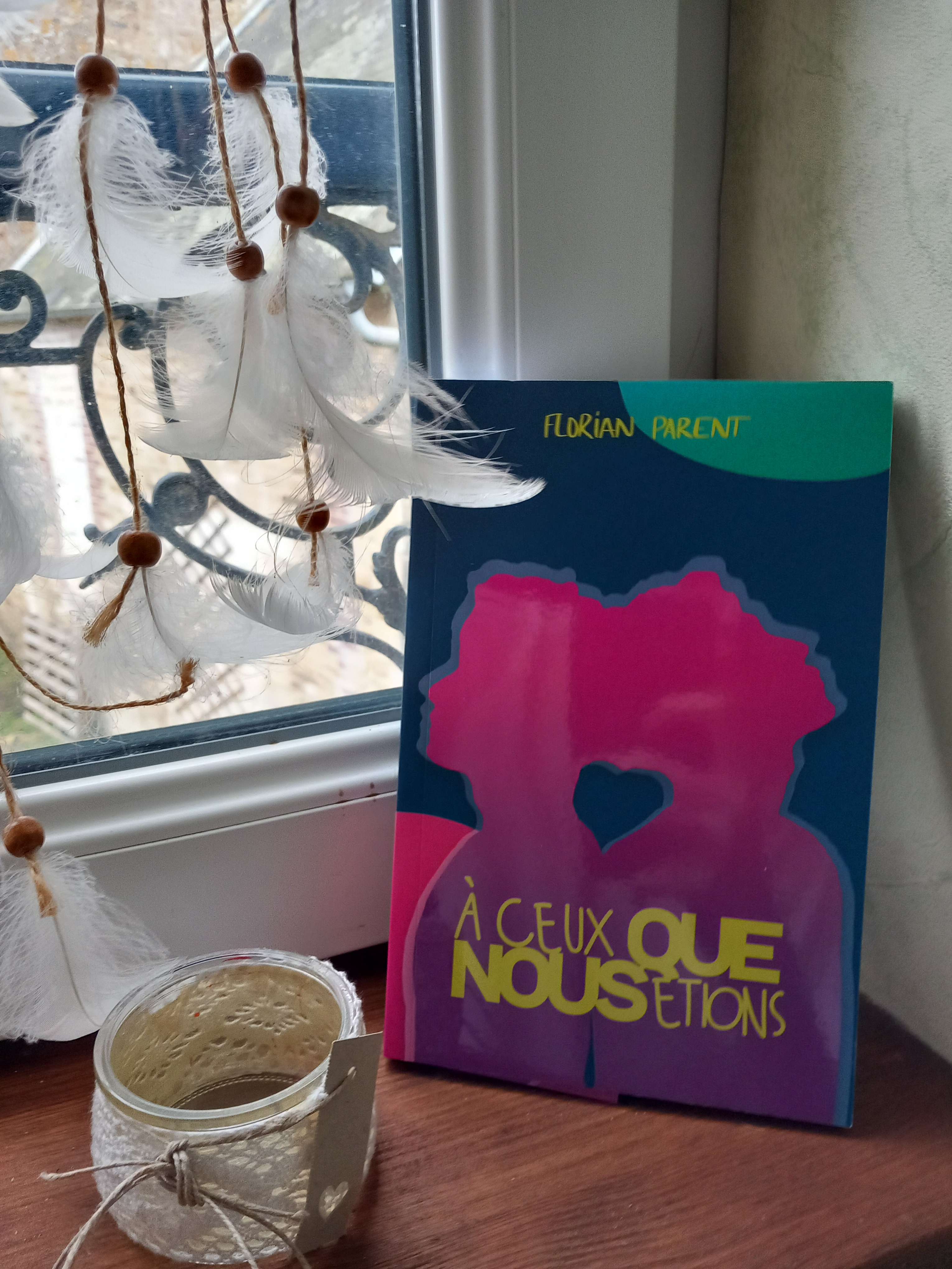 Recommandation de livre : &Agrave; ceux que nous &eacute;tions. Pour ceux qui aiment les romances gays et toutes mignonnes du style friends to lovers ce livre est incroyable, je le recommande vivement !