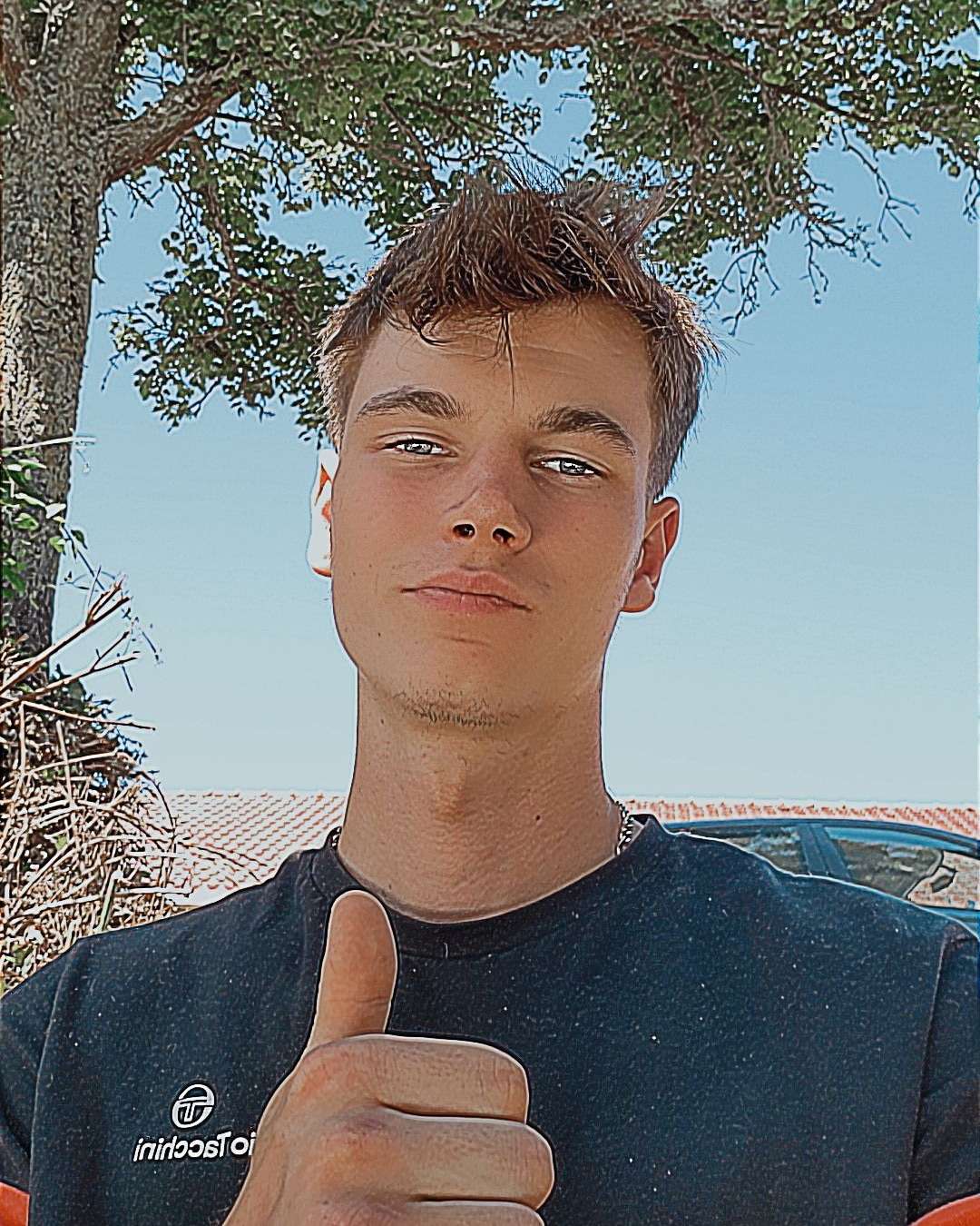 Je cherche une vrai relation qui serai int&eacute;ress&eacute; 
Ps j'ai 20 ans et petite pr&eacute;cision je suis HETERO 👀