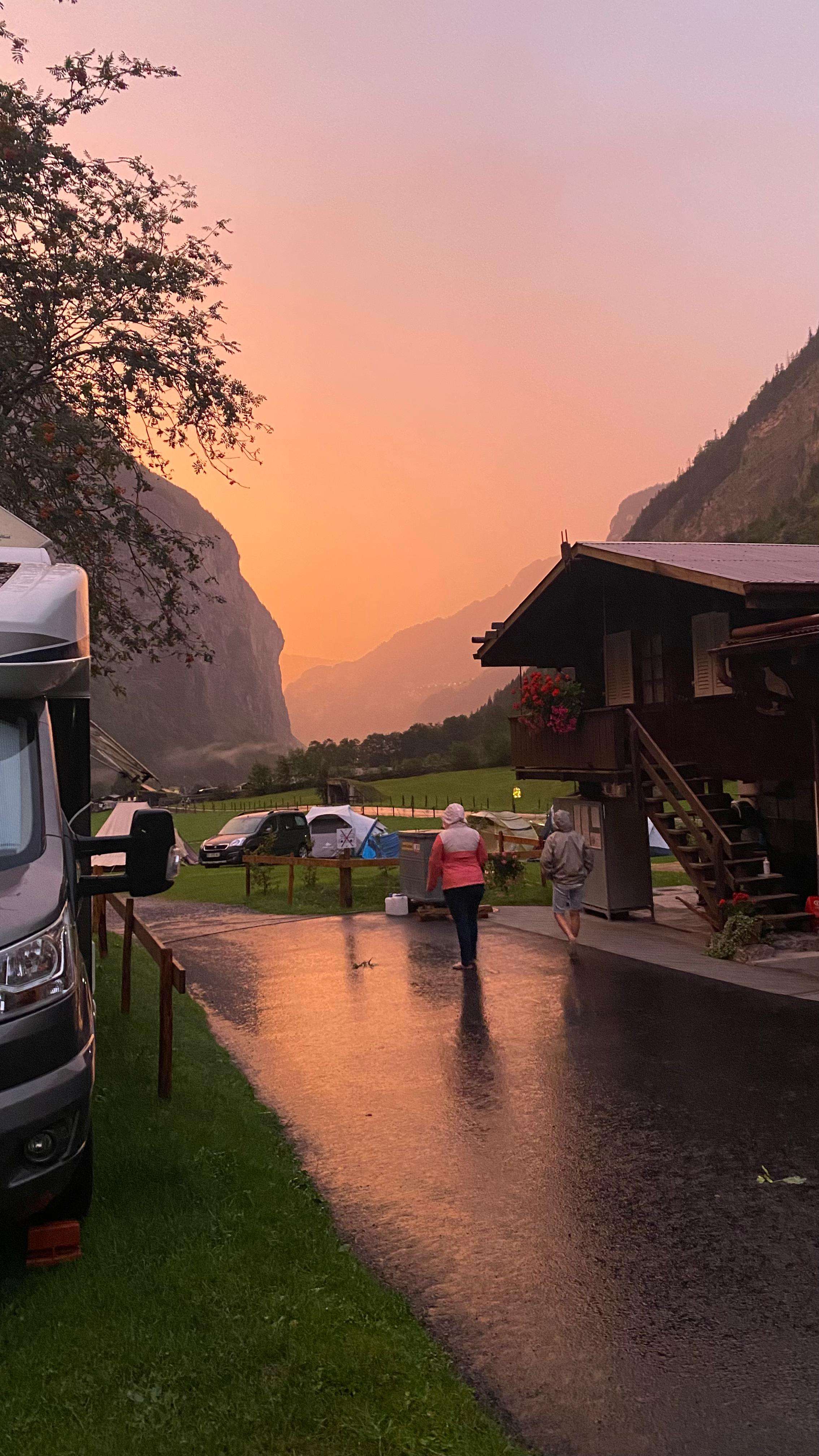 C'est pas le meilleur emplacement de camping du monde &ccedil;a ? 
📍Stechelberg, Suisse
#camping #voyage #vacances