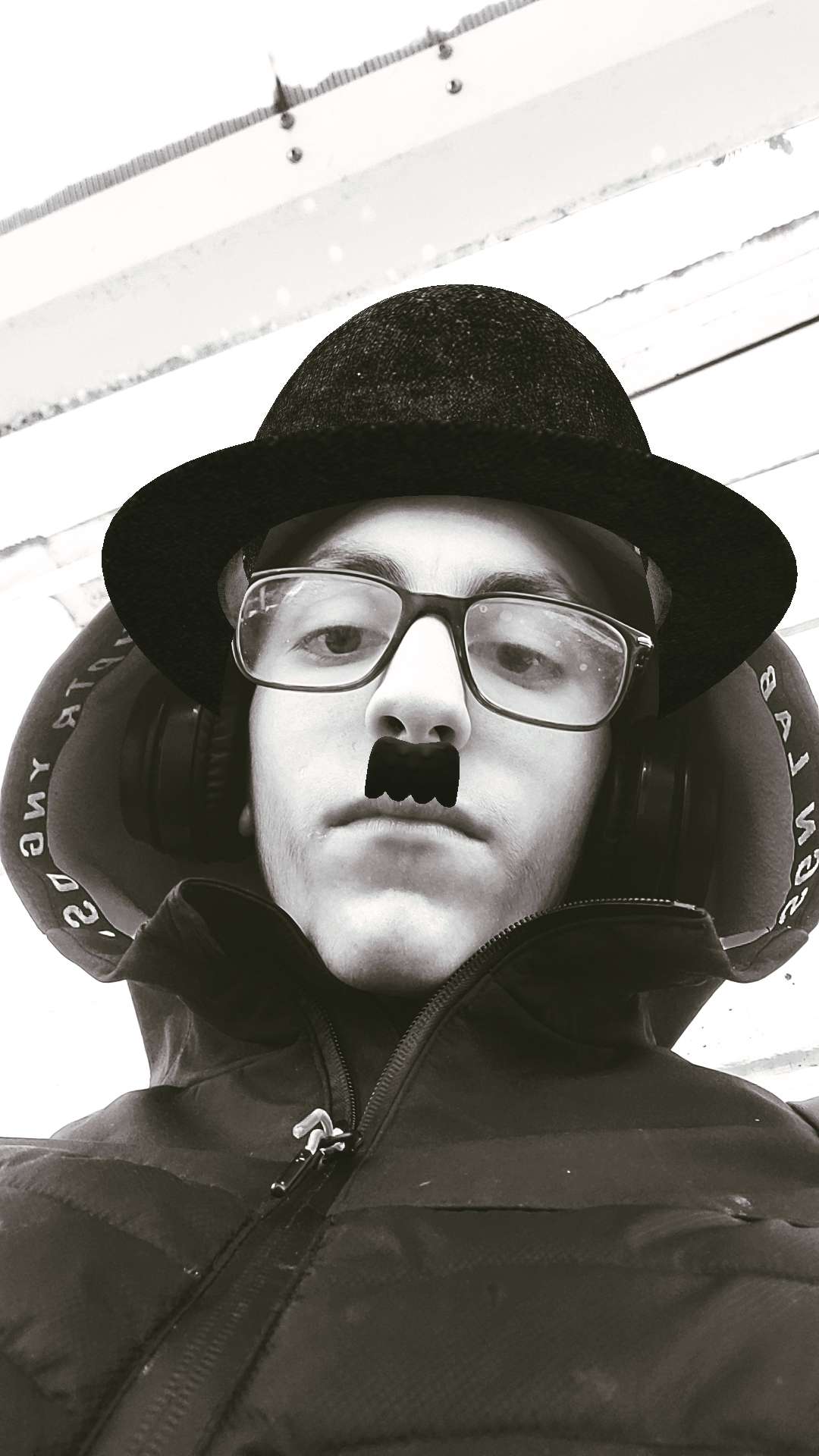Bonjour je suis c&eacute;libataire et je cherche quelqu'un entre 16 et 17 ans ps plus 

Je ressemble &agrave; &ccedil;a 👇