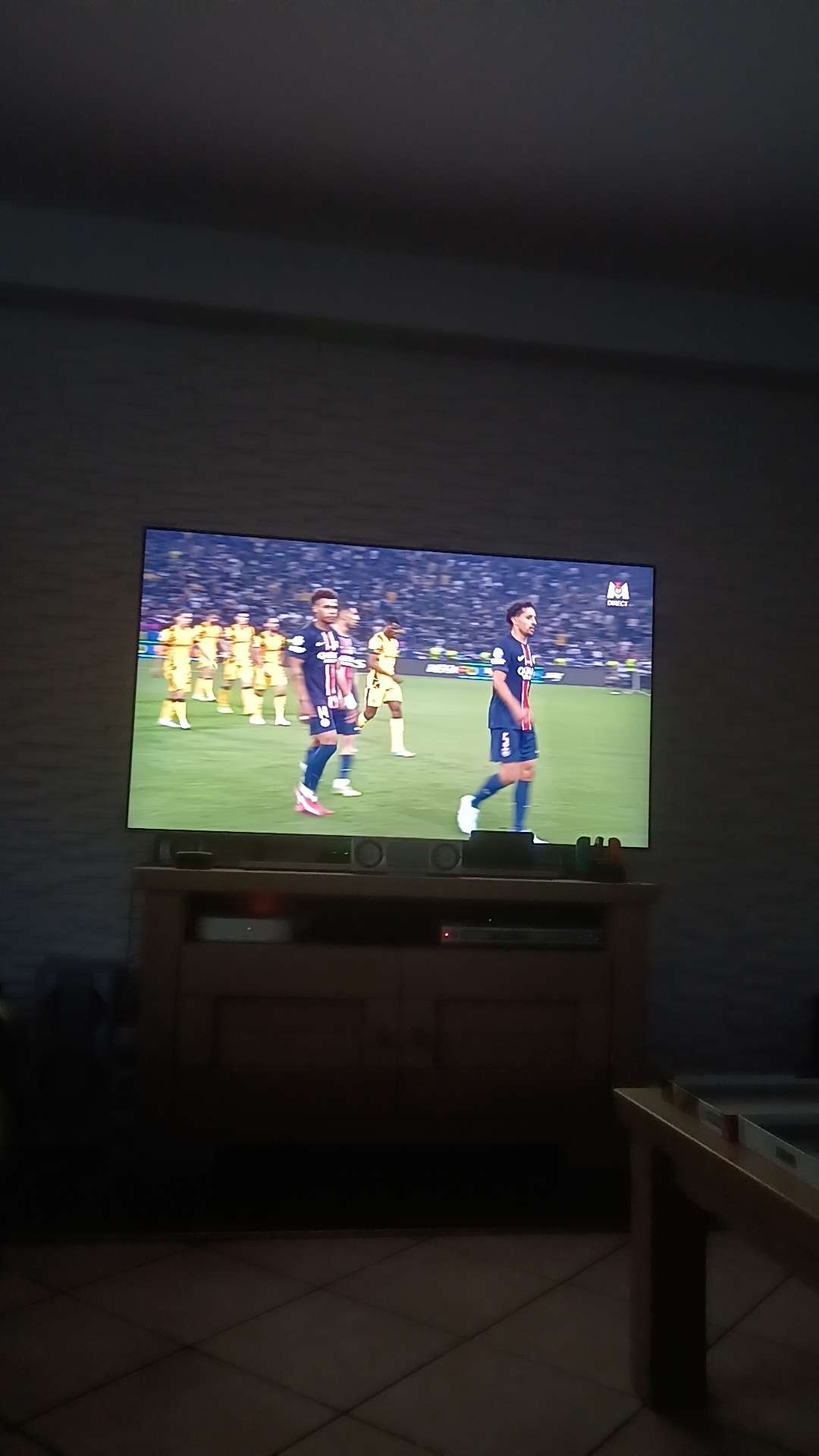 Paris 2 l'inter 0  &agrave; la mi-temps &ccedil;a announce du bong pour Paris
 et qui veux que je live la 2 &egrave;me mi-temps ?
