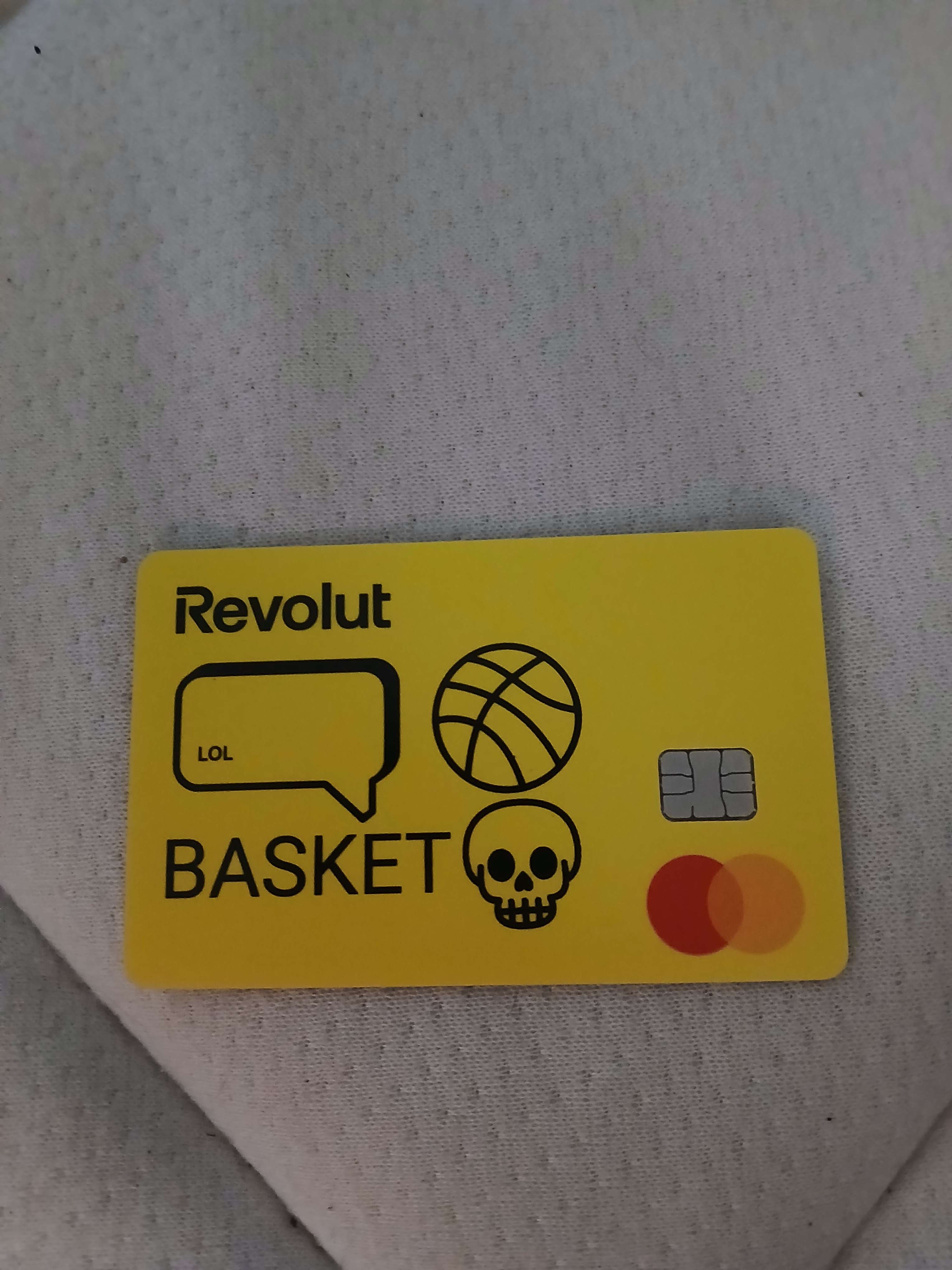 J'ai enfin ma carte apr&egrave;s presque un moi d'attente (j'aipas pu choisirla couleur😭)