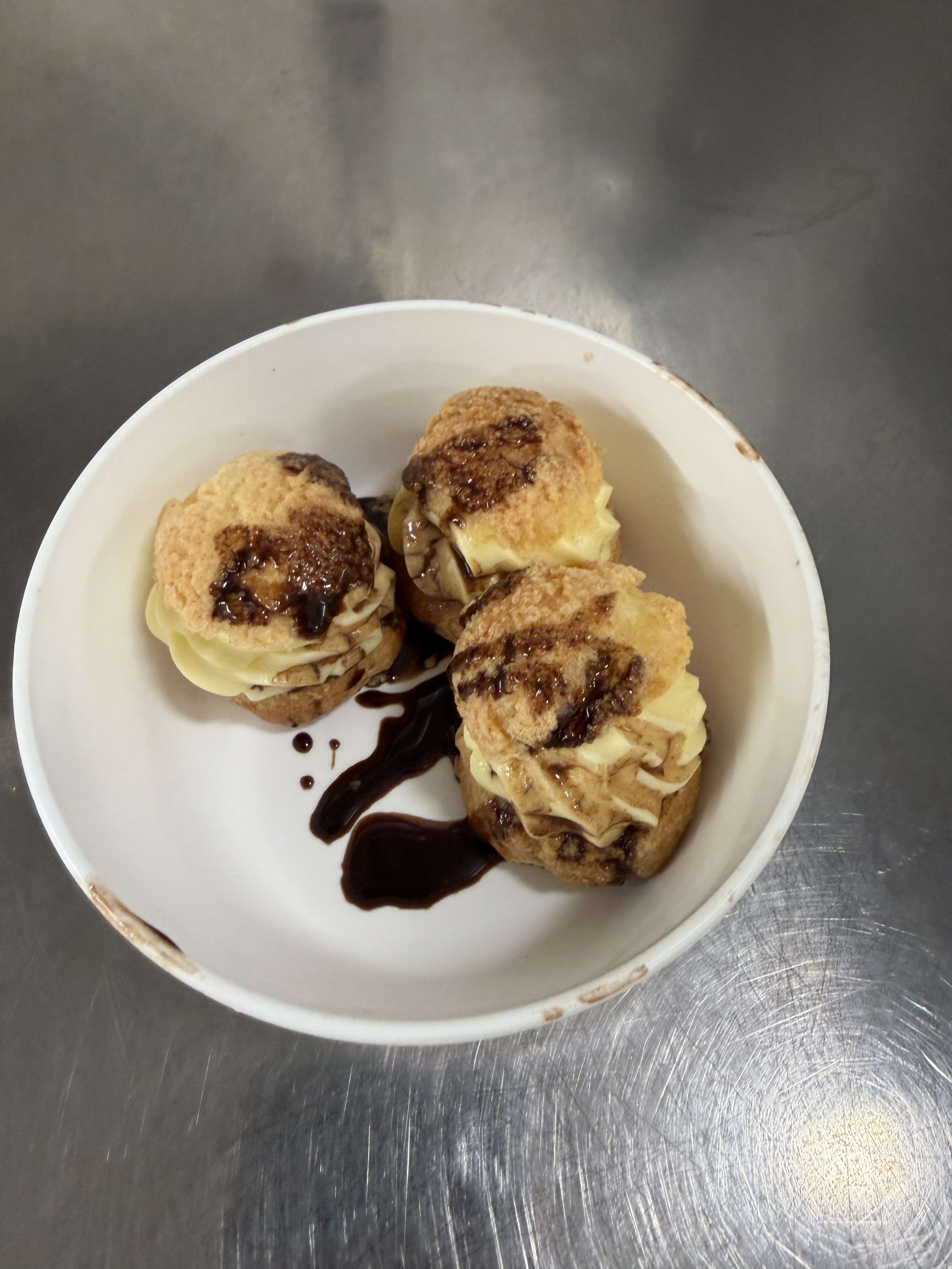 Chou fa&ccedil;on profiterole