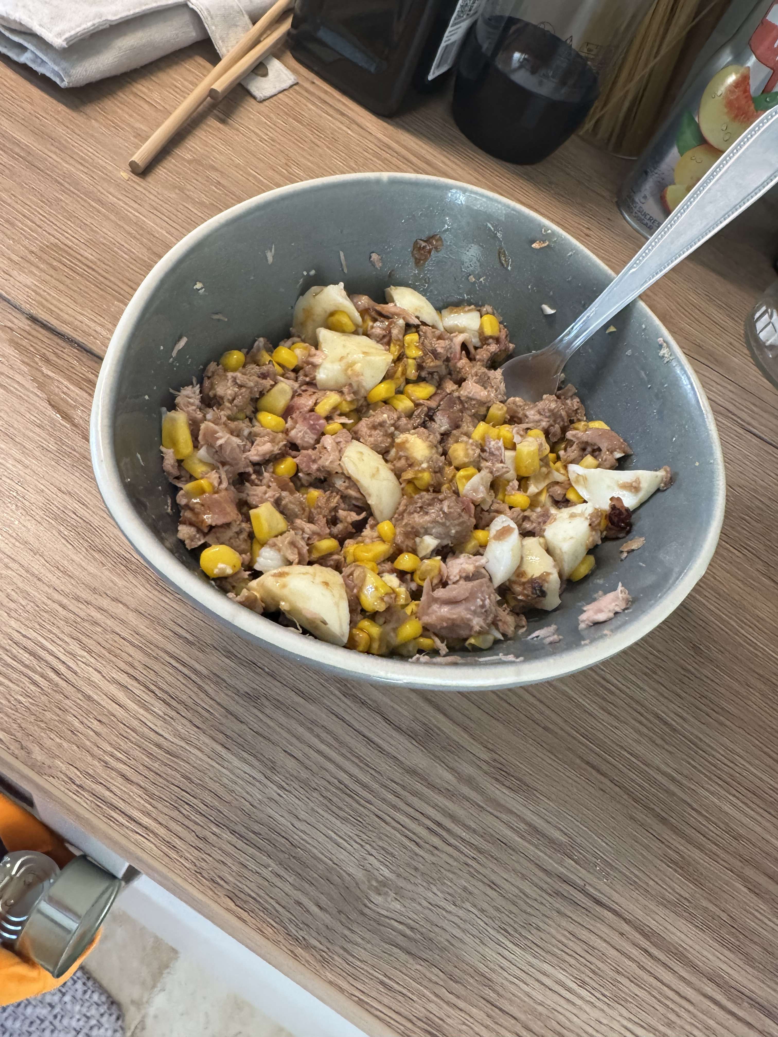 Salade de thon avec sauce &agrave; base sauja sucr&eacute;e