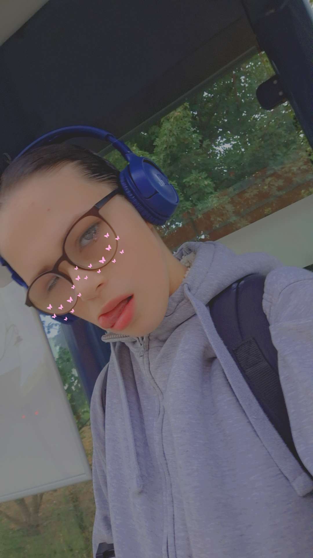 Bonjour,je me pr&eacute;sente vite fait. Moi c'est Estelle j'ai 16ans je viens de Belgique plus pr&eacute;cis&eacute;ment a Namur j'adore rencontres de nouvelles personnes tant que c'est dans le respect.