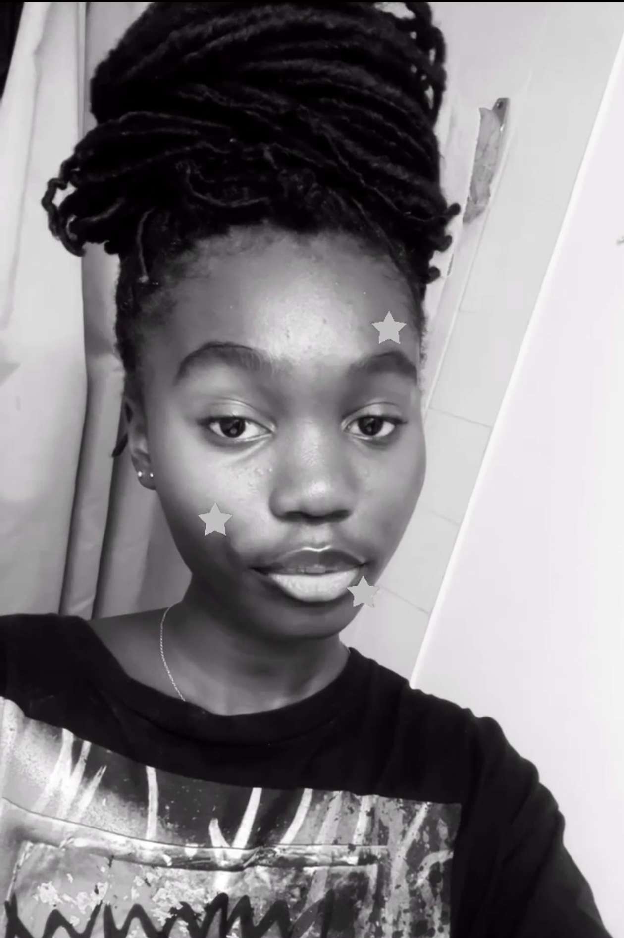 Hey my name is Marie Annabelle je suis nouvelle je sais pas trop quoi faire mais ce qui est s&ucirc;r je cherche des amis bilingue qui parle anglais et francais ou qui parle juste anglais pour am&eacute;liorer mon anglais 😅