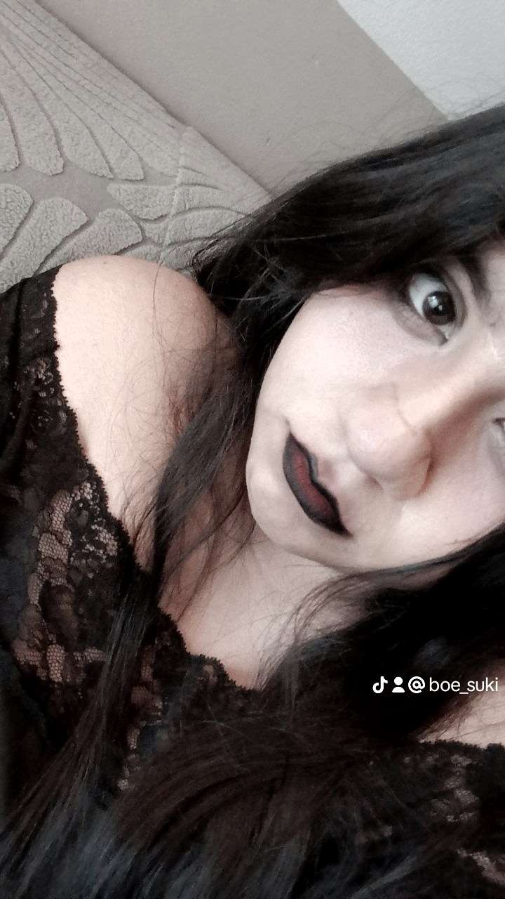 Boo! Im suki and I am hopeful to meet people here. I am a goth loving artist and writer, I also enjoy slasher films and metal music! :]