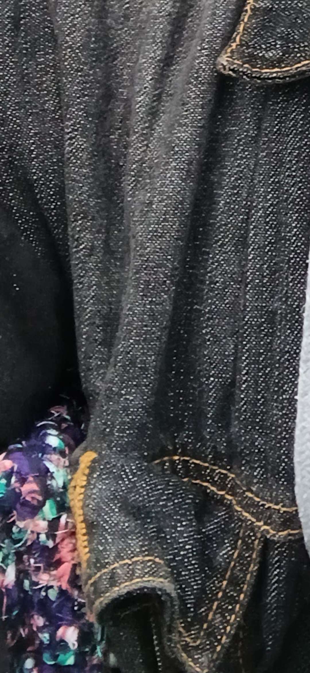 Je me rend compte que j'ai pas de photo de la pochette que j'avais broder avant de l'offrir 😭