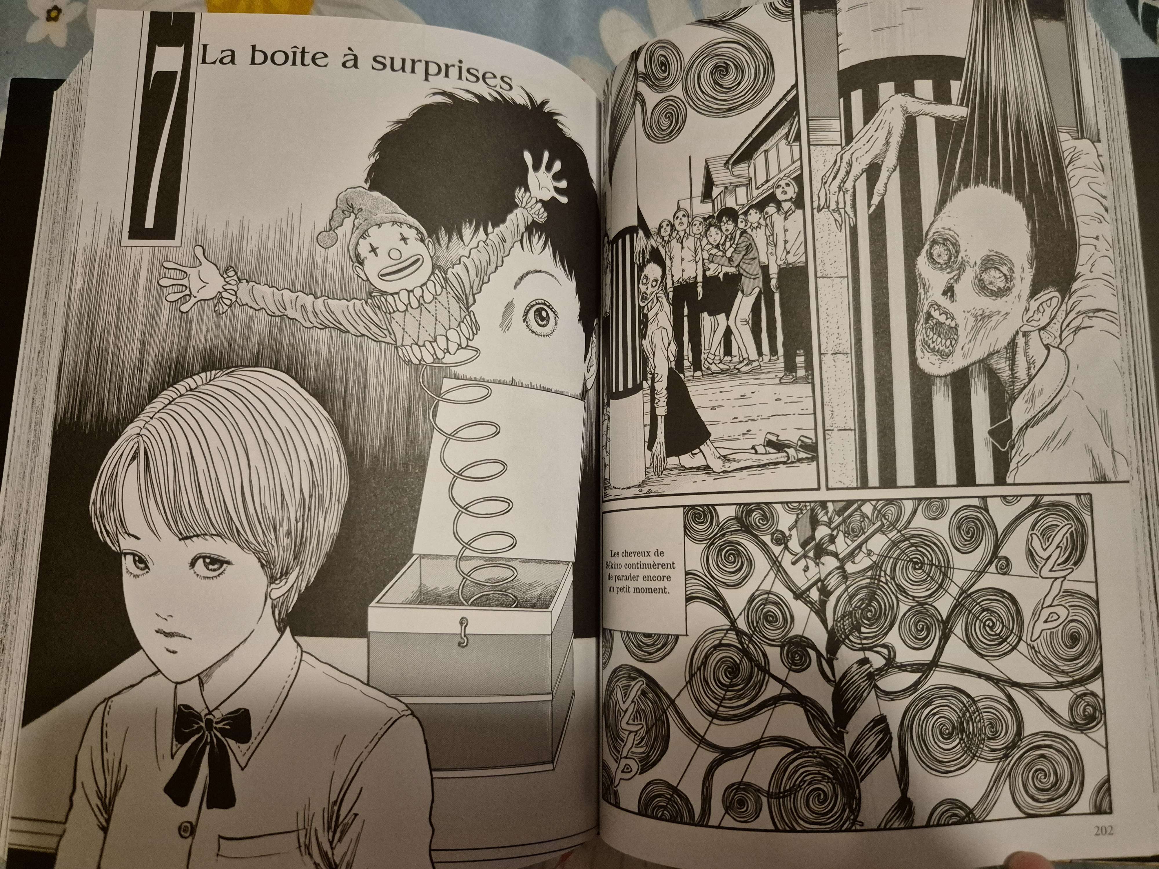 🐚 Spirale de JUNJI ITO
 
Malgr&eacute;s "The Voice" j&rsquo;ai quand m&ecirc;me r&eacute;ussi &agrave; lire 3 chapitre ce soir merci les pubs 😅

Chapitre 7, 8 et 9 ✅️