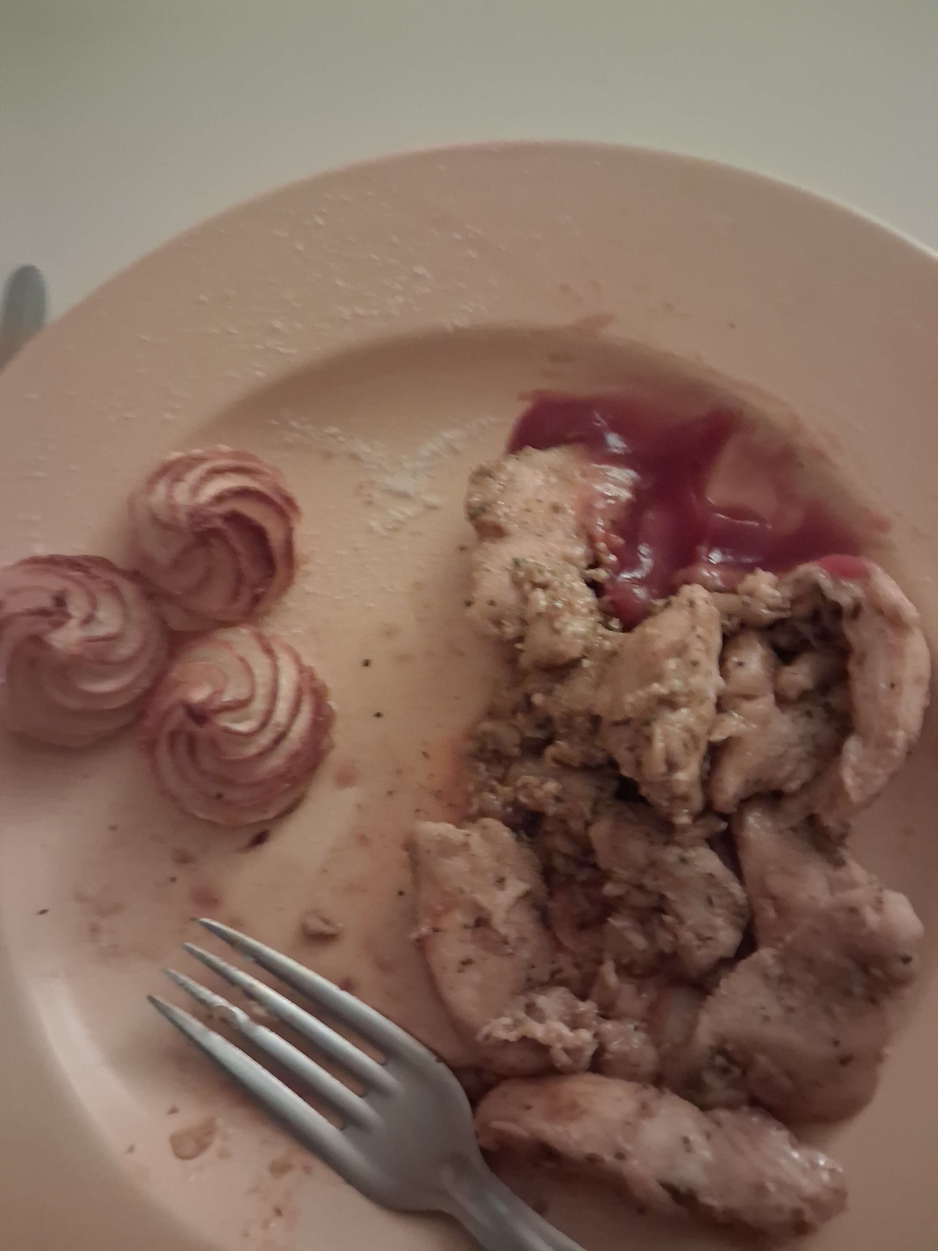Pov t&rsquo;a de l'autisme non confirm&eacute; et t&rsquo;est entrain d&rsquo;angoisser parce que le ketchup touche ton poulet et que la daronne a mis du miel sur le poulet et &ccedil;a une texture chelou...