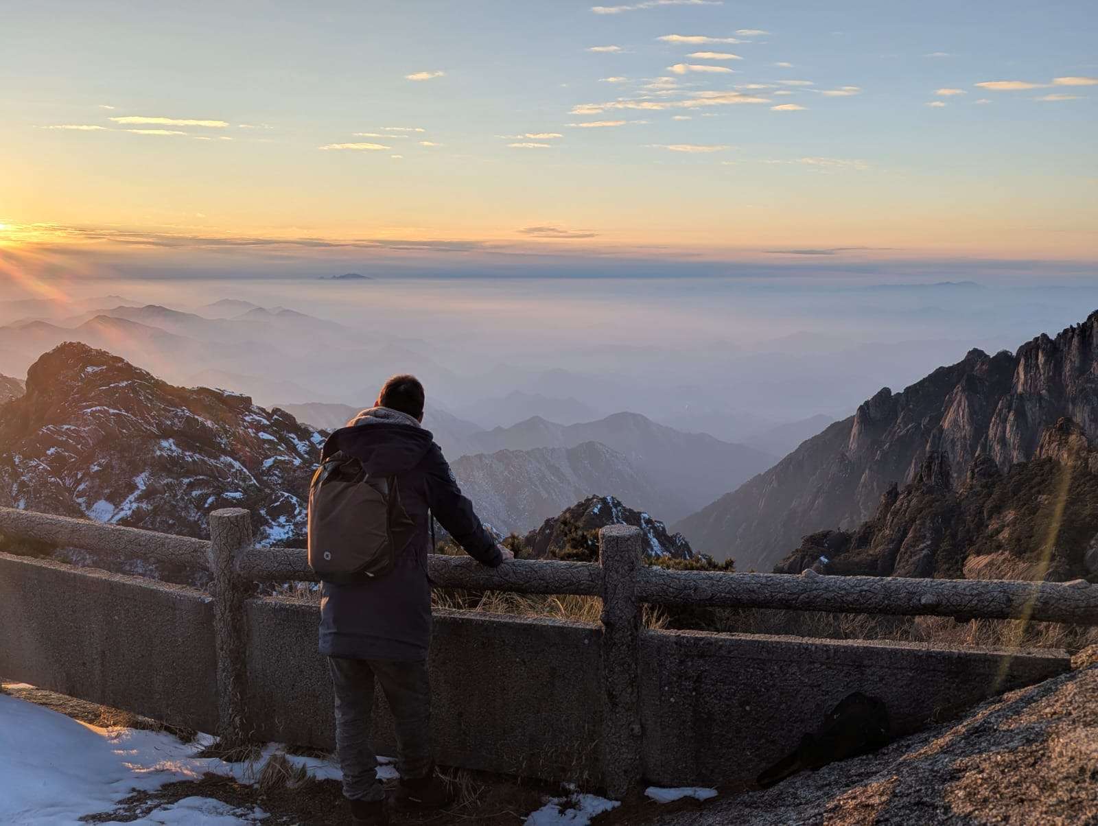 Mon CV

Pr&eacute;nom : celui qu'on m'a donner &agrave; ma naissance 
&acirc;ge : un de plus que l'ann&eacute;e derni&egrave;re 
Lieux : la Terre
Profession : faire de l'argent 
Situations : en couple dans un multivers 

Photo de moi o&ugrave; on me vois tr&egrave;s bien