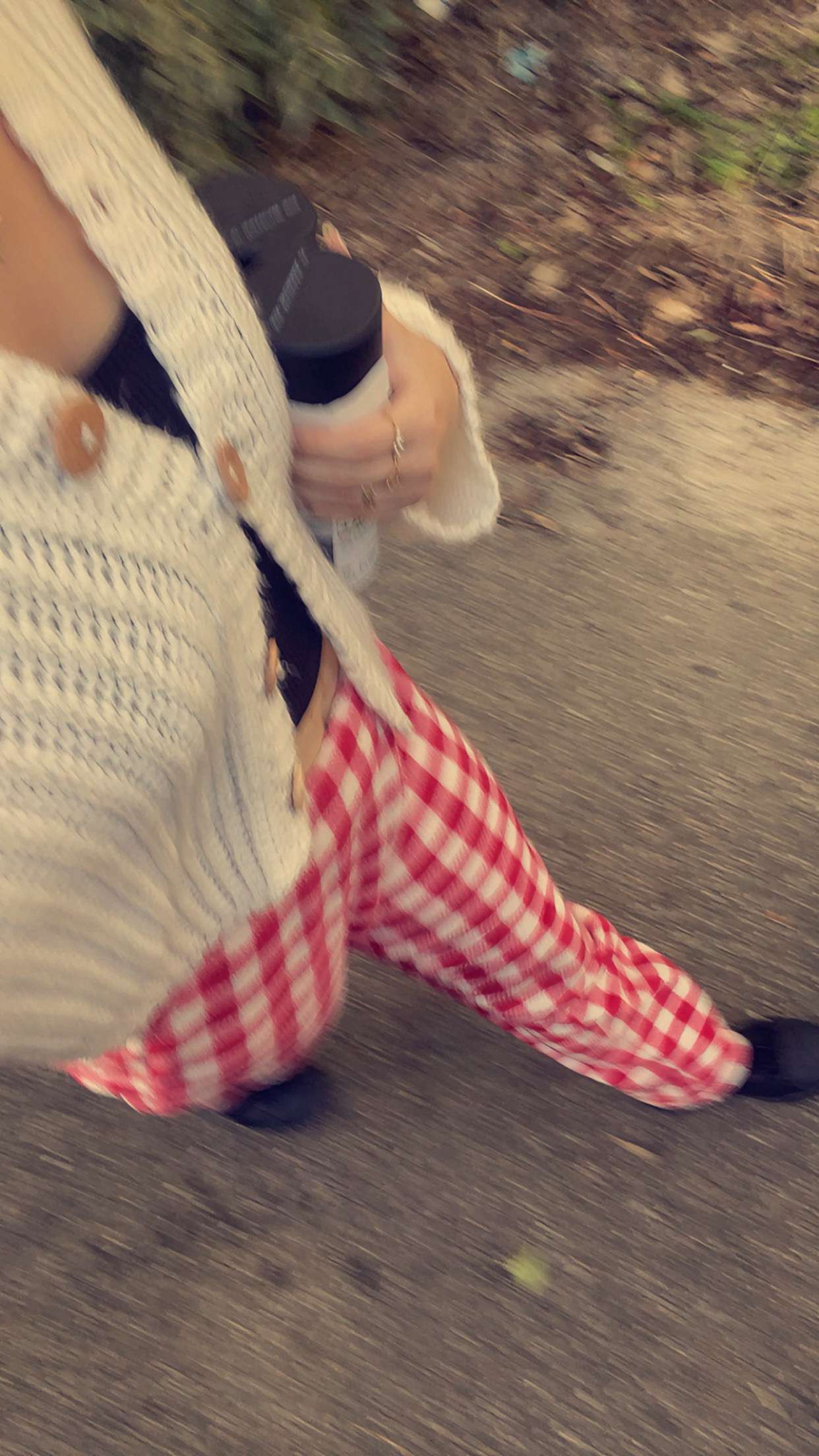 Je suis all&eacute;e acheter un truc &agrave; ma m&egrave;re en pyjama jpp 
Note/10 mon flow svp ?
