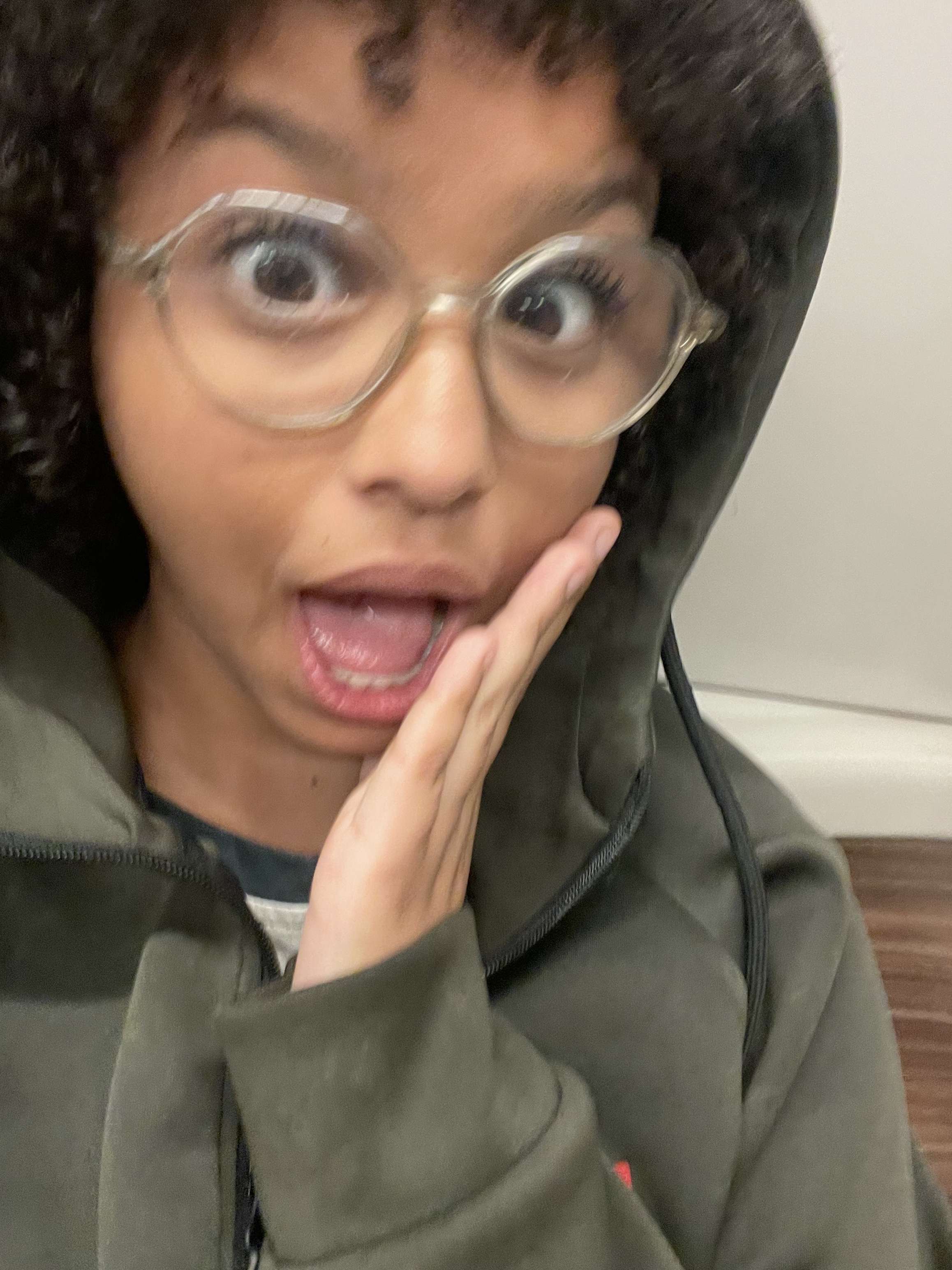 Probl&egrave;me la team il pleut, pas de prime aujourd&rsquo;hui ni dans l outfit ni dans le makeup mdrrr. 

10% pr&eacute;pa pour voir le XY qui je dois l&rsquo;avouer me pla&icirc;t vrm